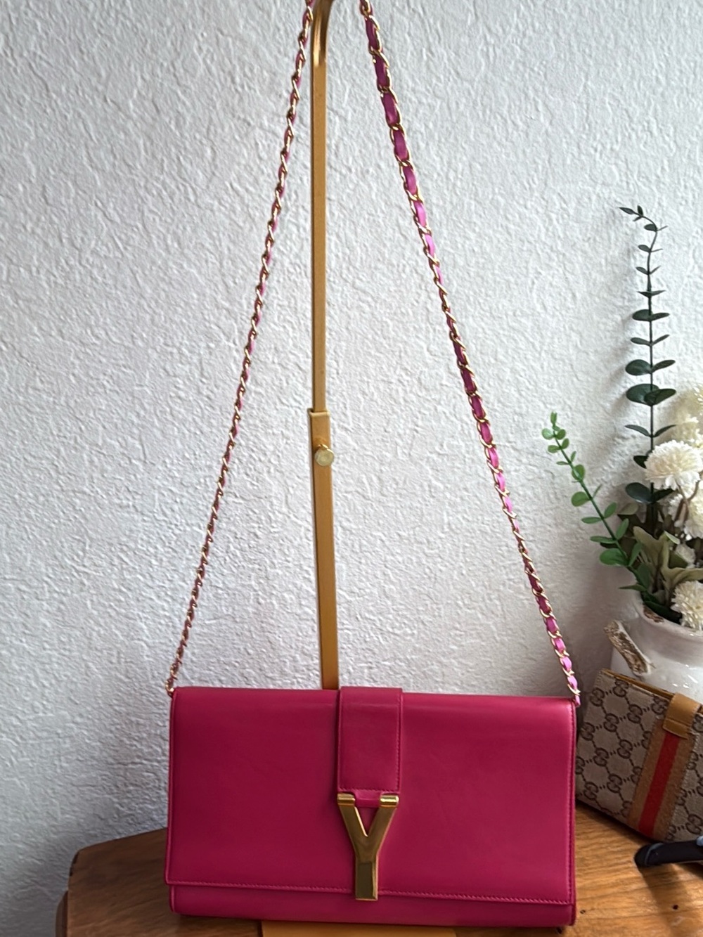 Yves Saint Laurent calfskin Classic Y Ligue clutch in Fuchsia authenticated - Picture 3 of 12